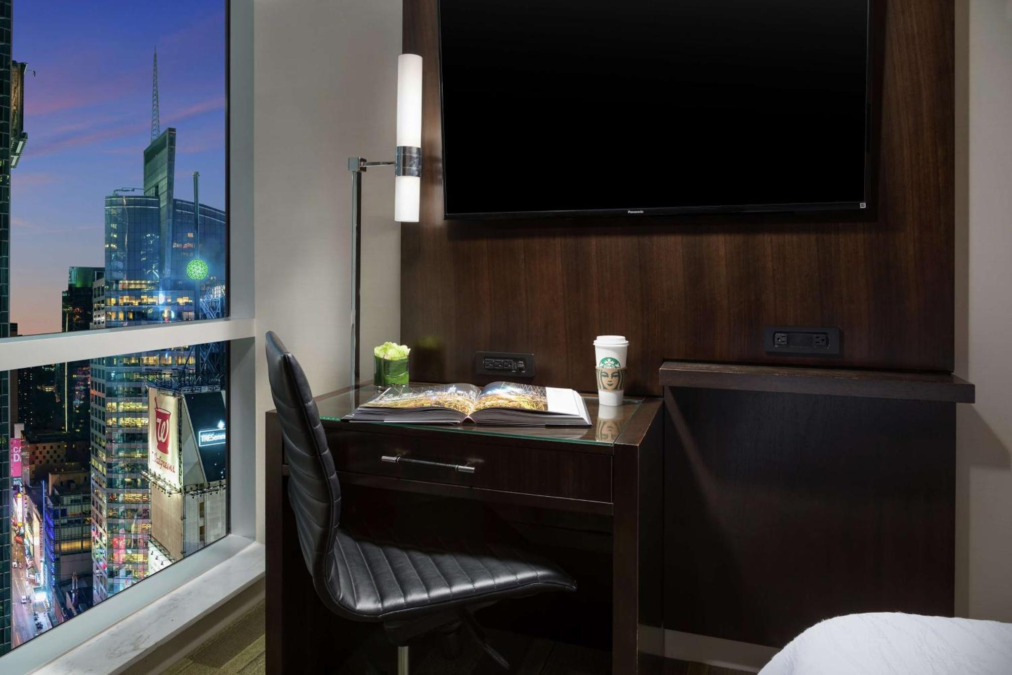 Khách sạn Hilton Garden - Times Square 3*