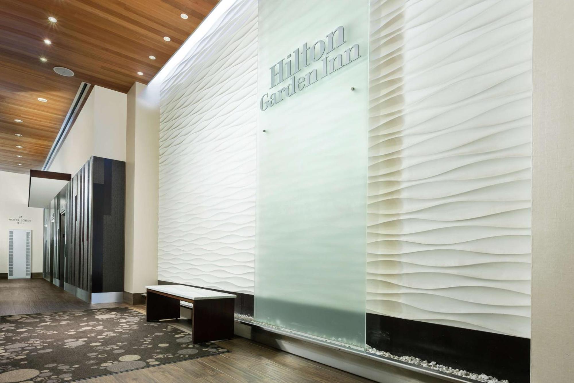 Hilton Garden - Times Square Khách sạn 3*