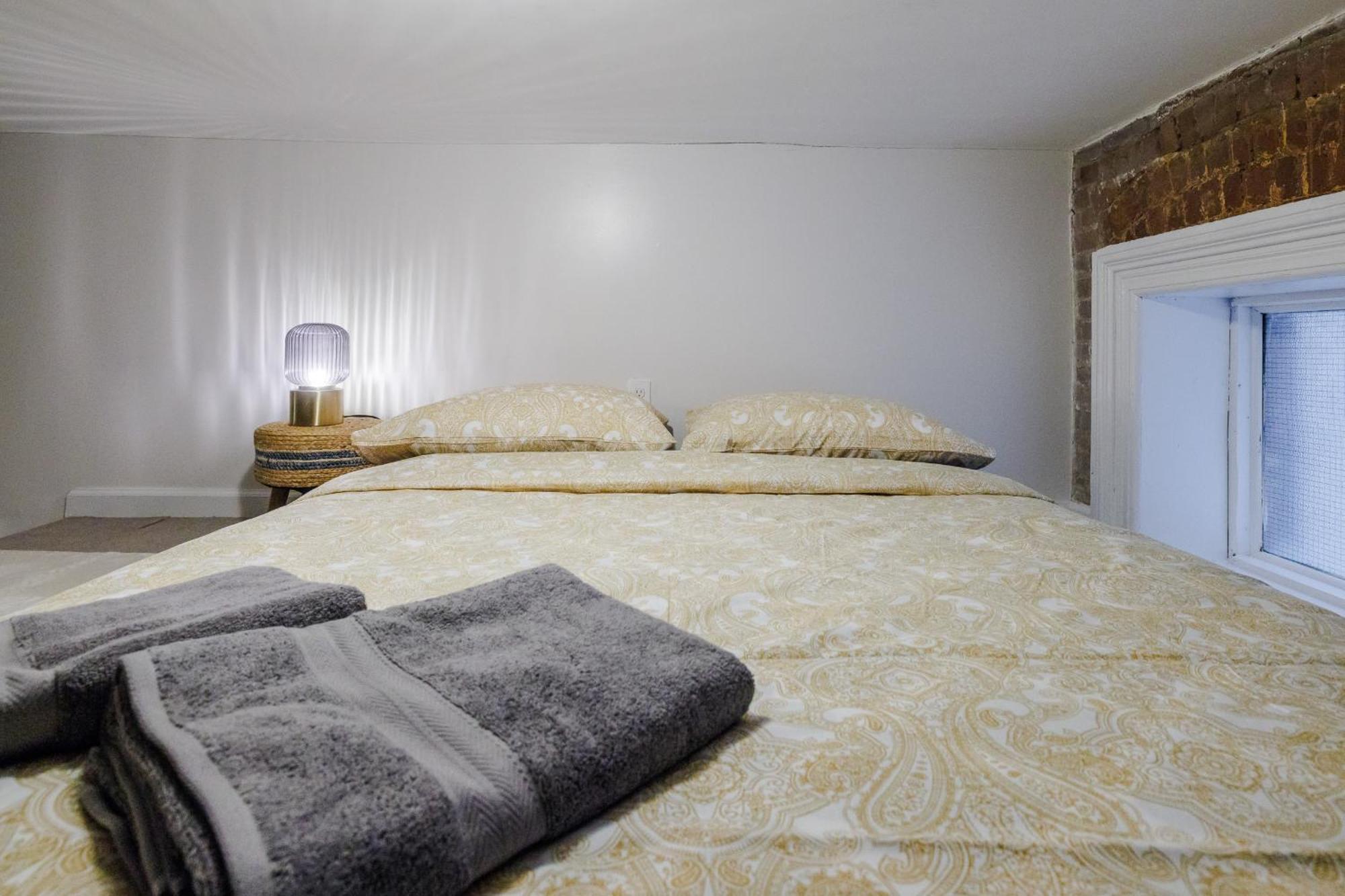 Căn hộ Experience The Vibrant Energy Of City Living New York