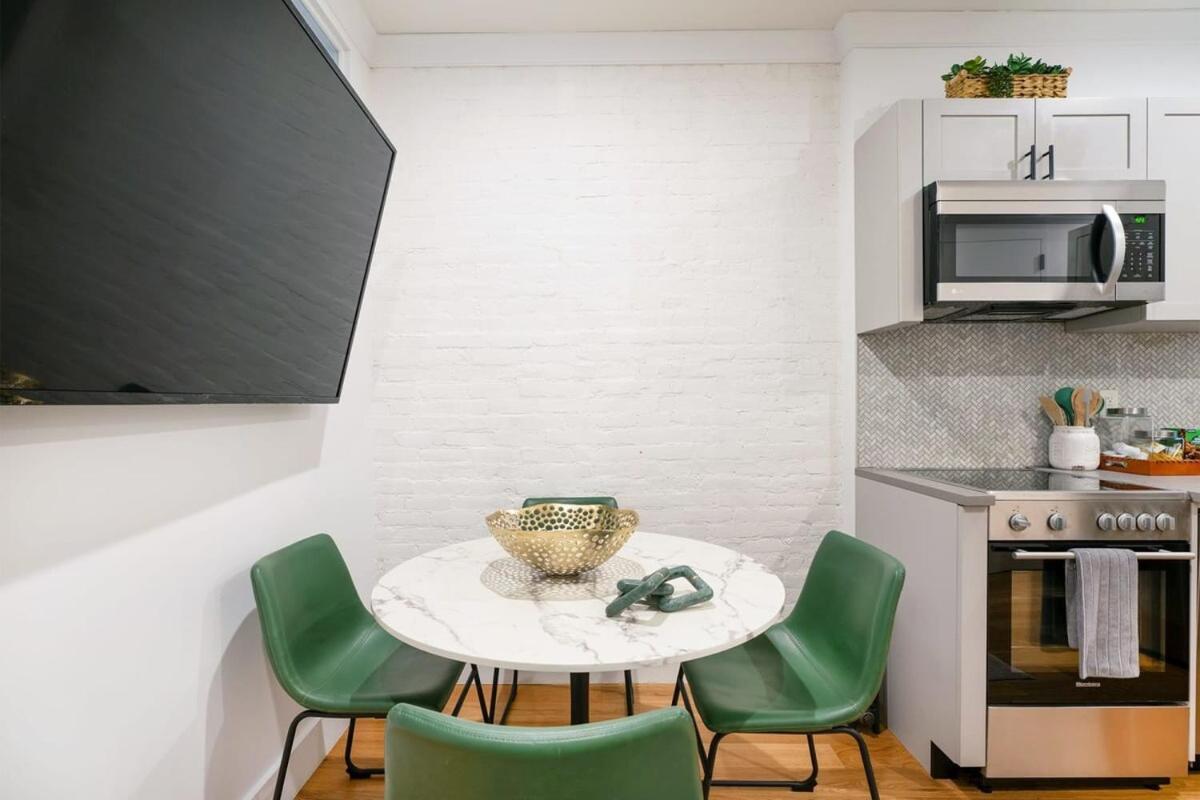 Căn hộ 1288-3rs New Renovated 2 Bedrooms
