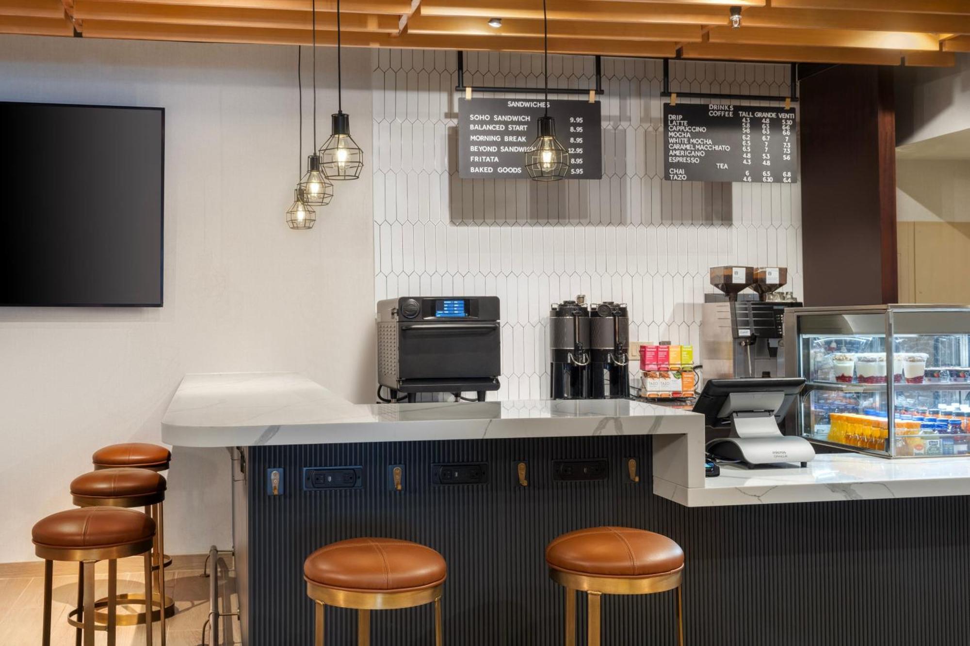 Khách sạn Courtyard By Marriott Manhattan / Soho 4*