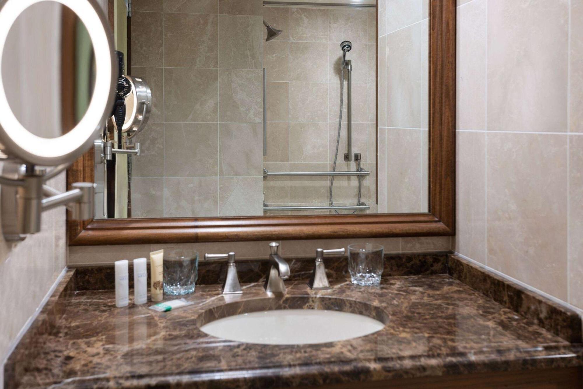 Khách sạn Blakely 4*