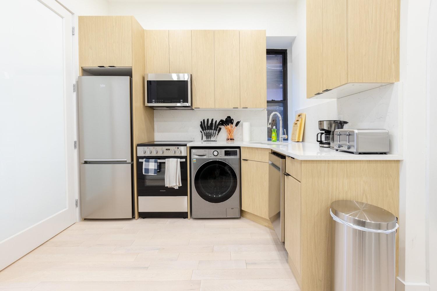 170-g 3br Duplex With Private Yard In E Village New York