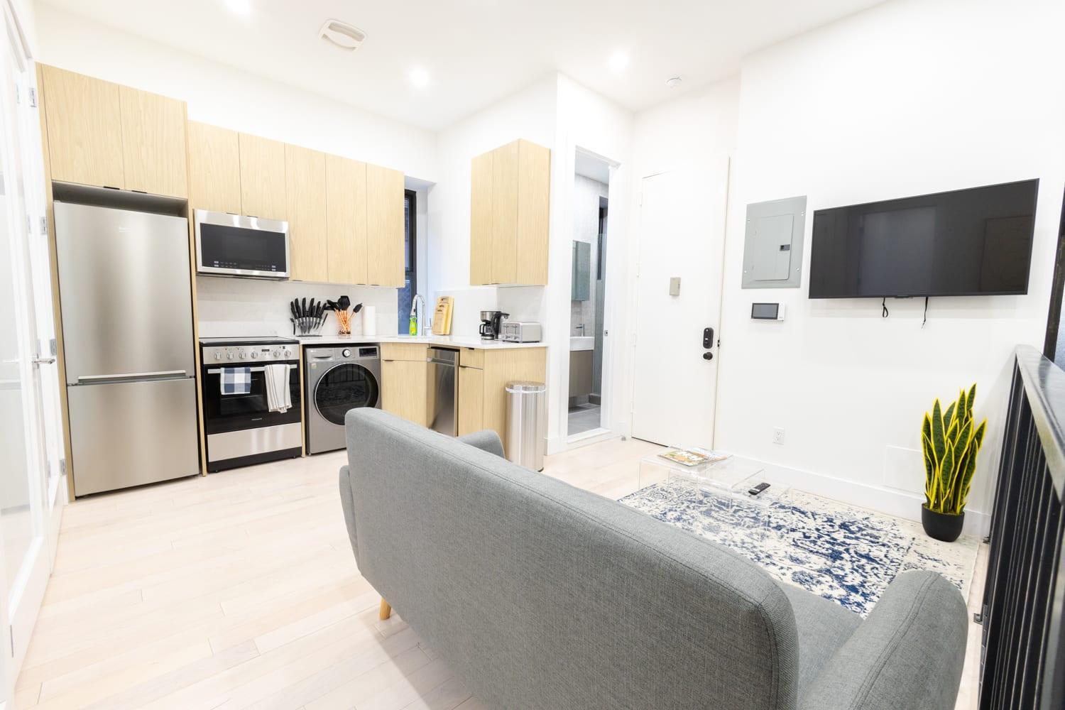 170-g 3br Duplex With Private Yard In E Village Apartment *
