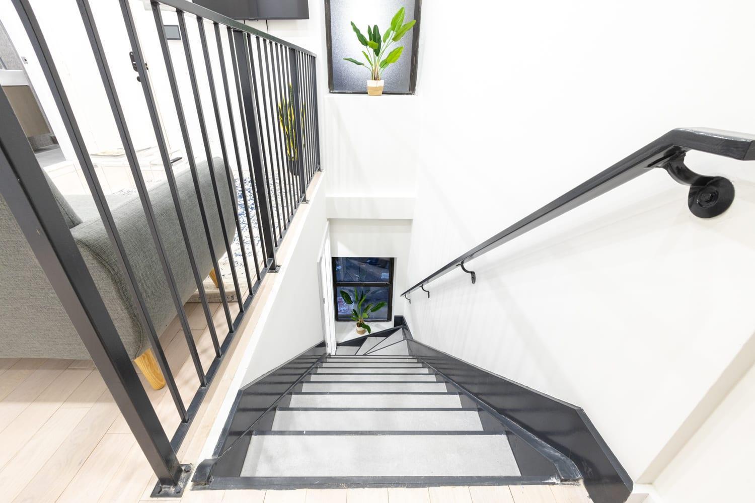 170-g 3br Duplex With Private Yard In E Village * New York