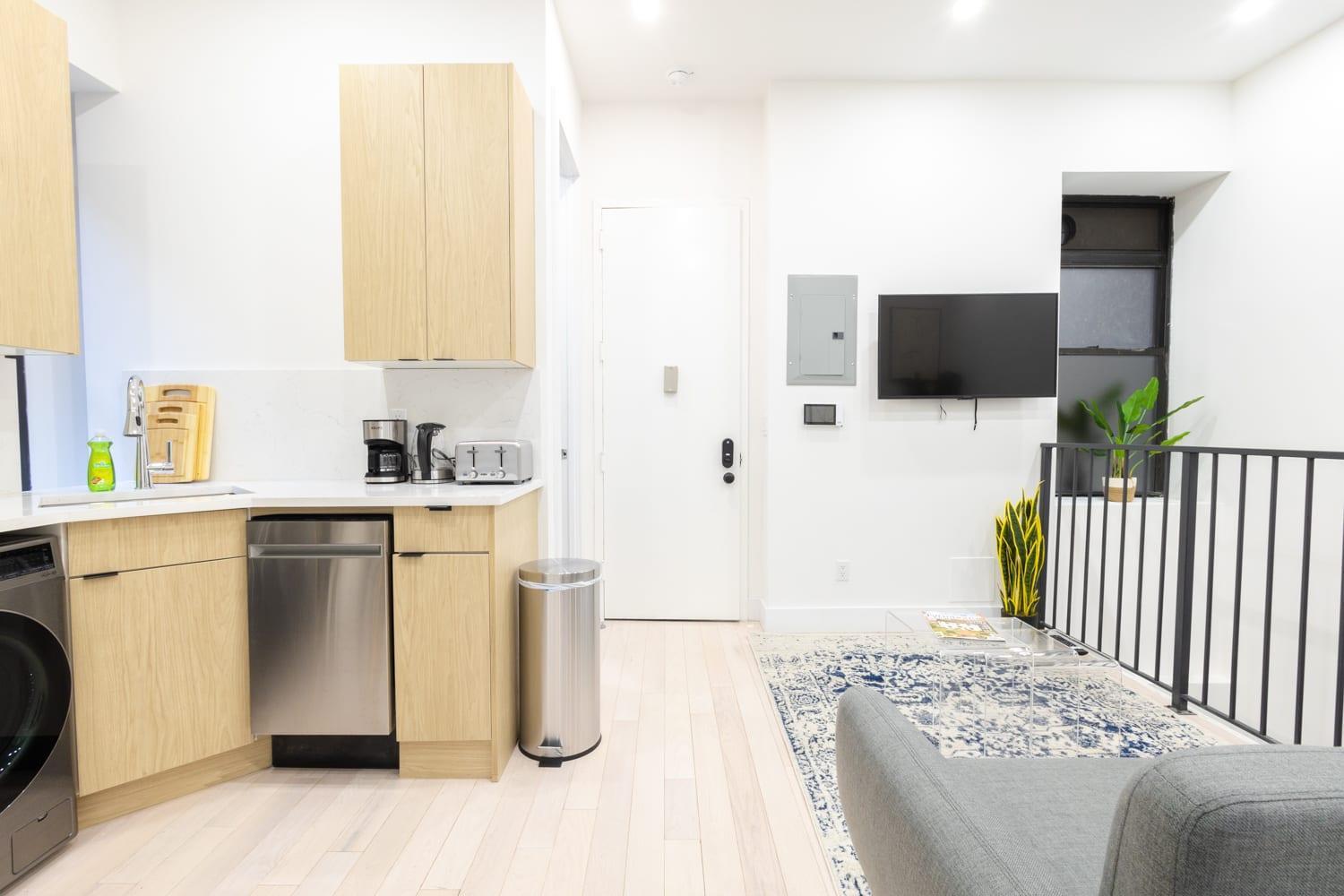 170-g 3br Duplex With Private Yard In E Village Apartment *