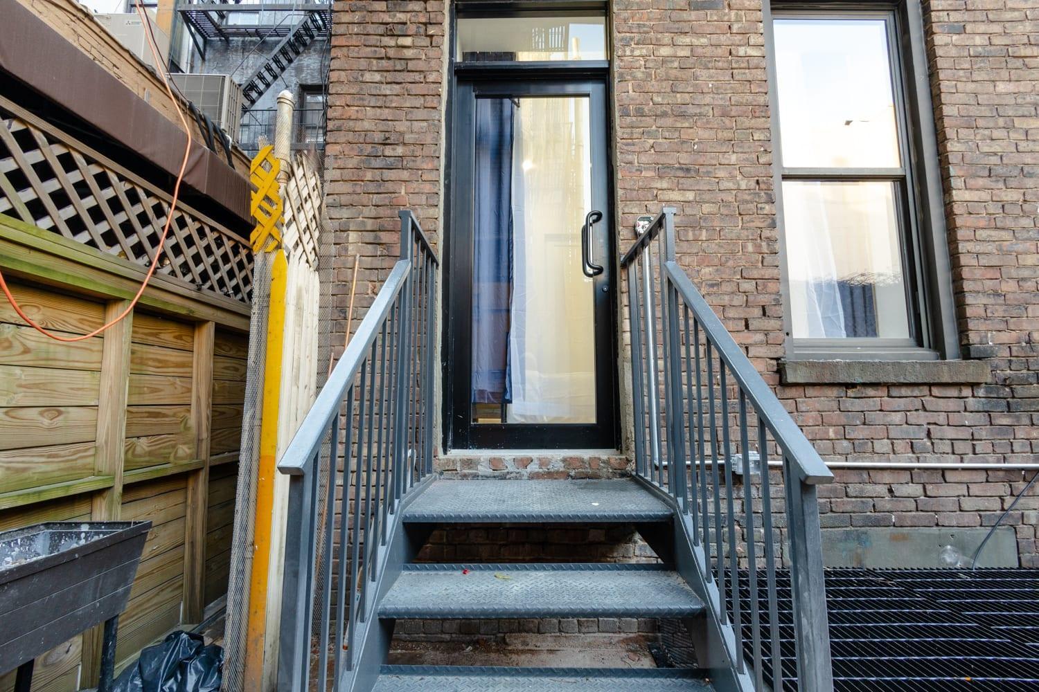 170-g 3br Duplex With Private Yard In E Village New York