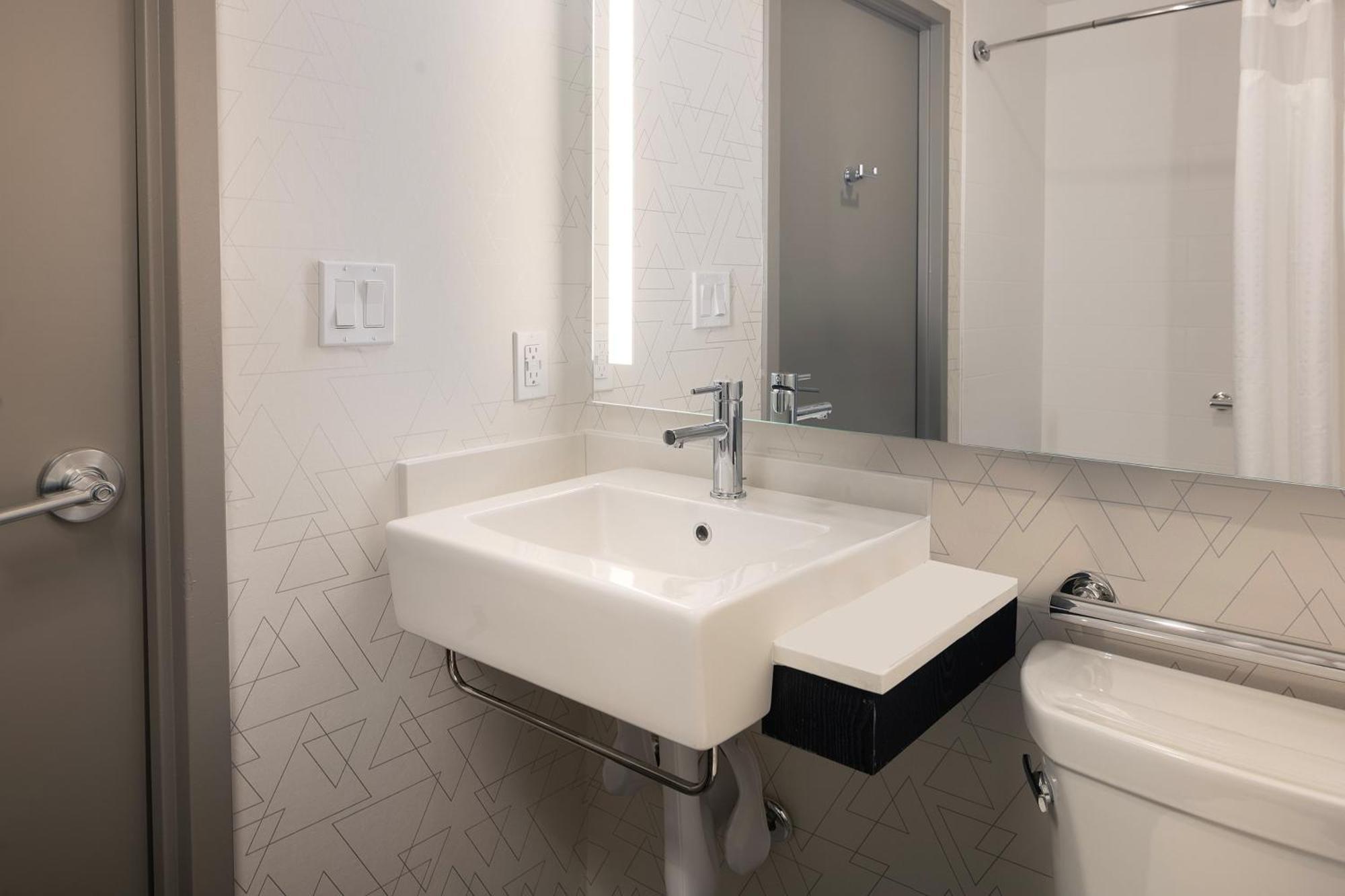 Express Chelsea By Ihg Khách sạn