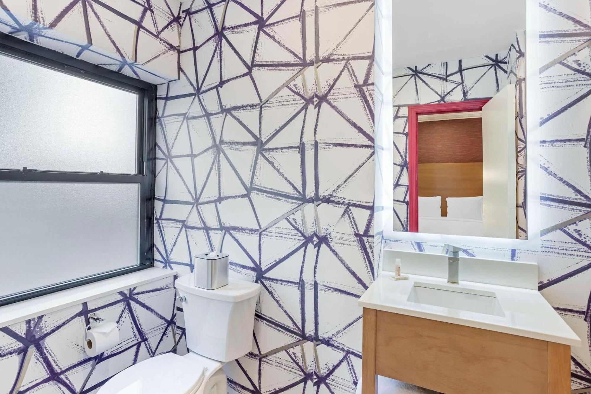 The Mayfair Times Square, Ascend Collection Khách sạn