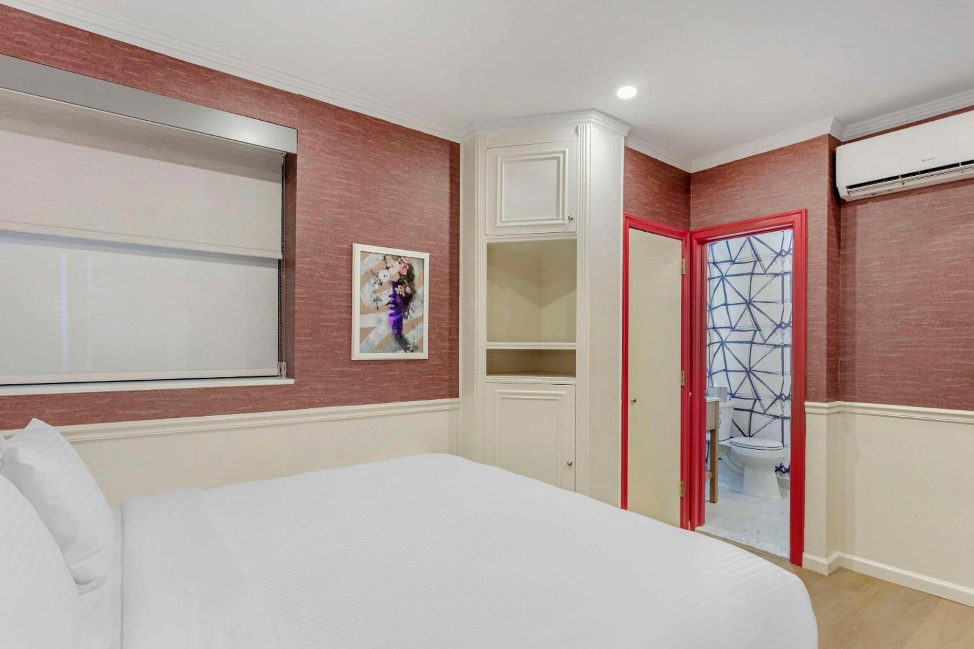 The Mayfair Times Square, Ascend Collection Khách sạn