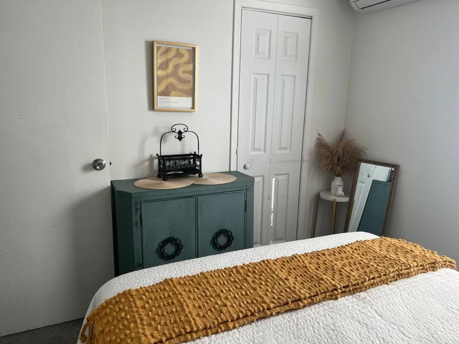 Căn hộ Cozy Lovely 2 Bedroom Apt, 5 Mins From Jfk New York