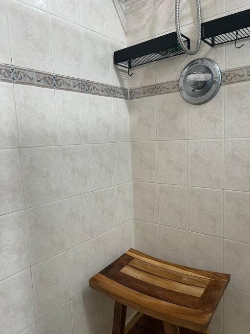 Căn hộ Cozy Lovely 2 Bedroom Apt, 5 Mins From Jfk