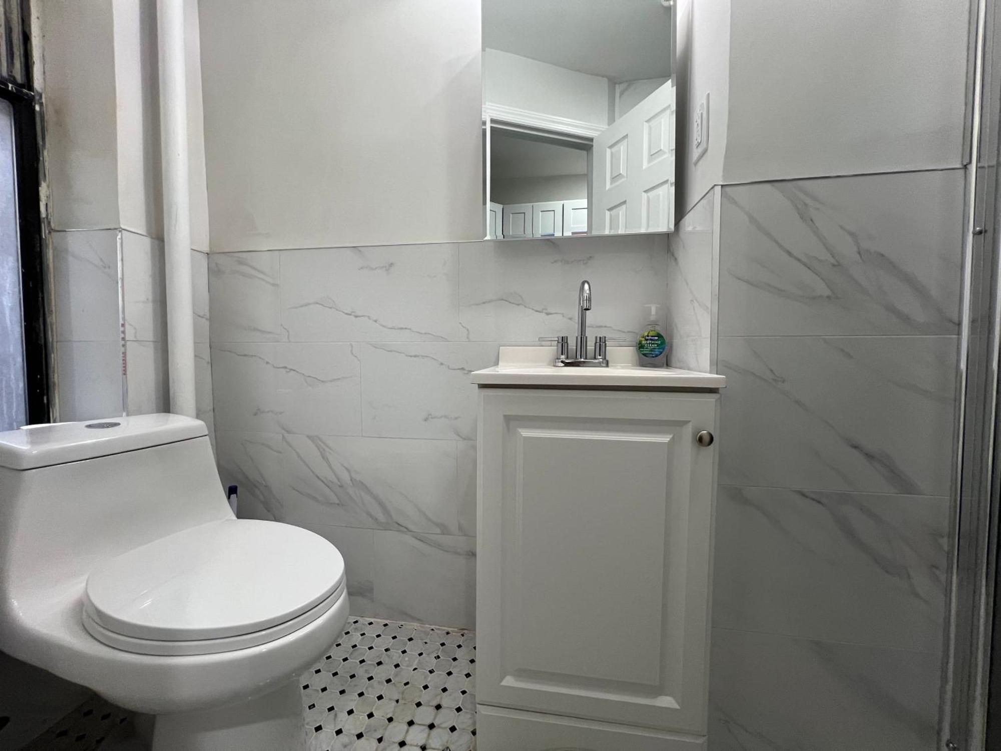 Steps From Times Square Broadway Apartment *