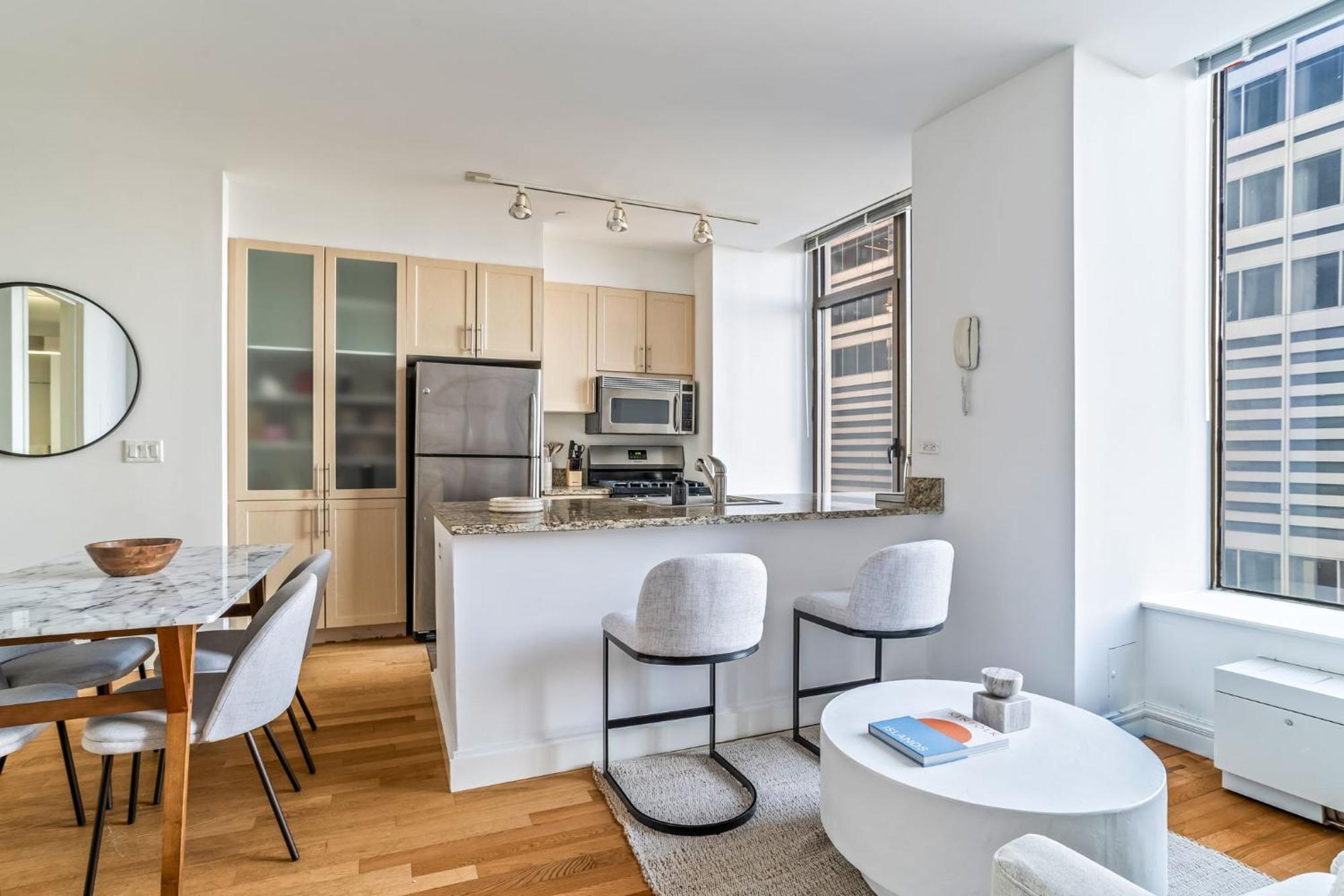 Downtown Modern With 3br And 2ba *