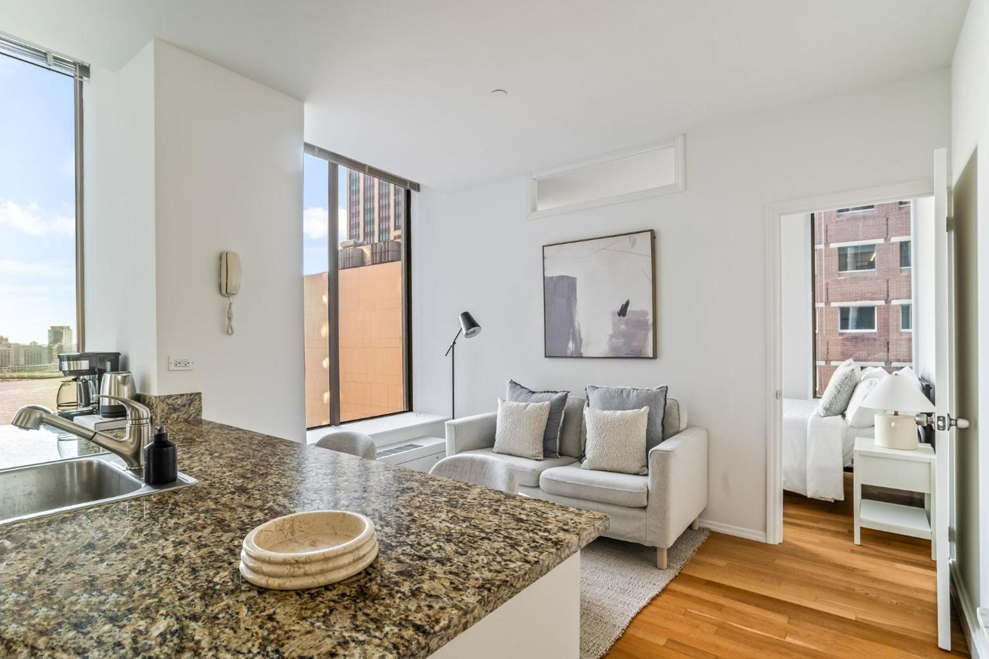 Downtown Modern With 3br And 2ba * New York