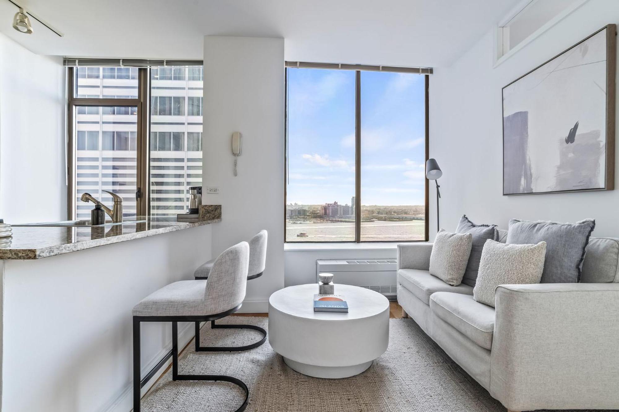 Downtown Modern With 3br And 2ba New York