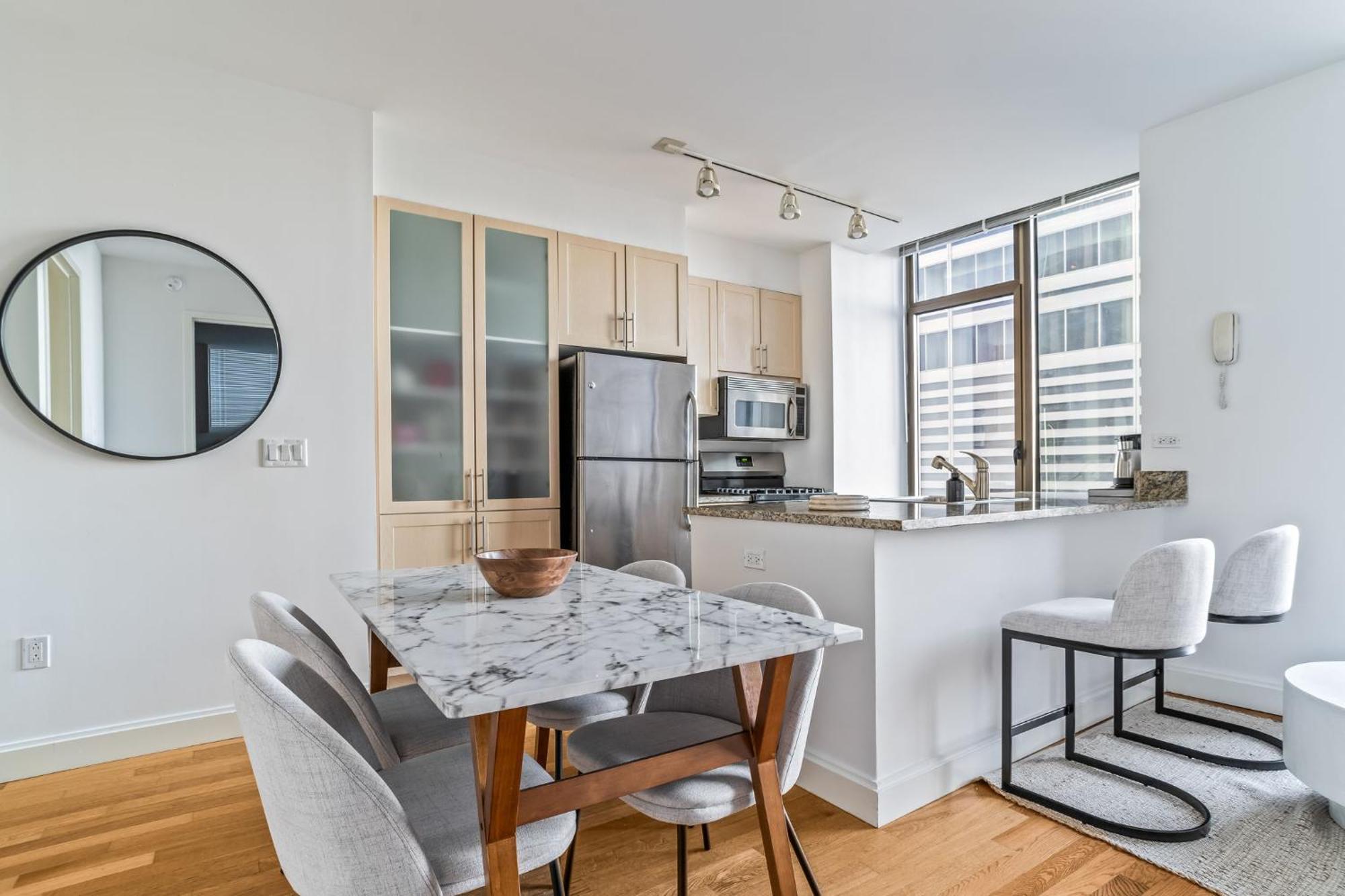 Apartment Downtown Modern With 3br And 2ba