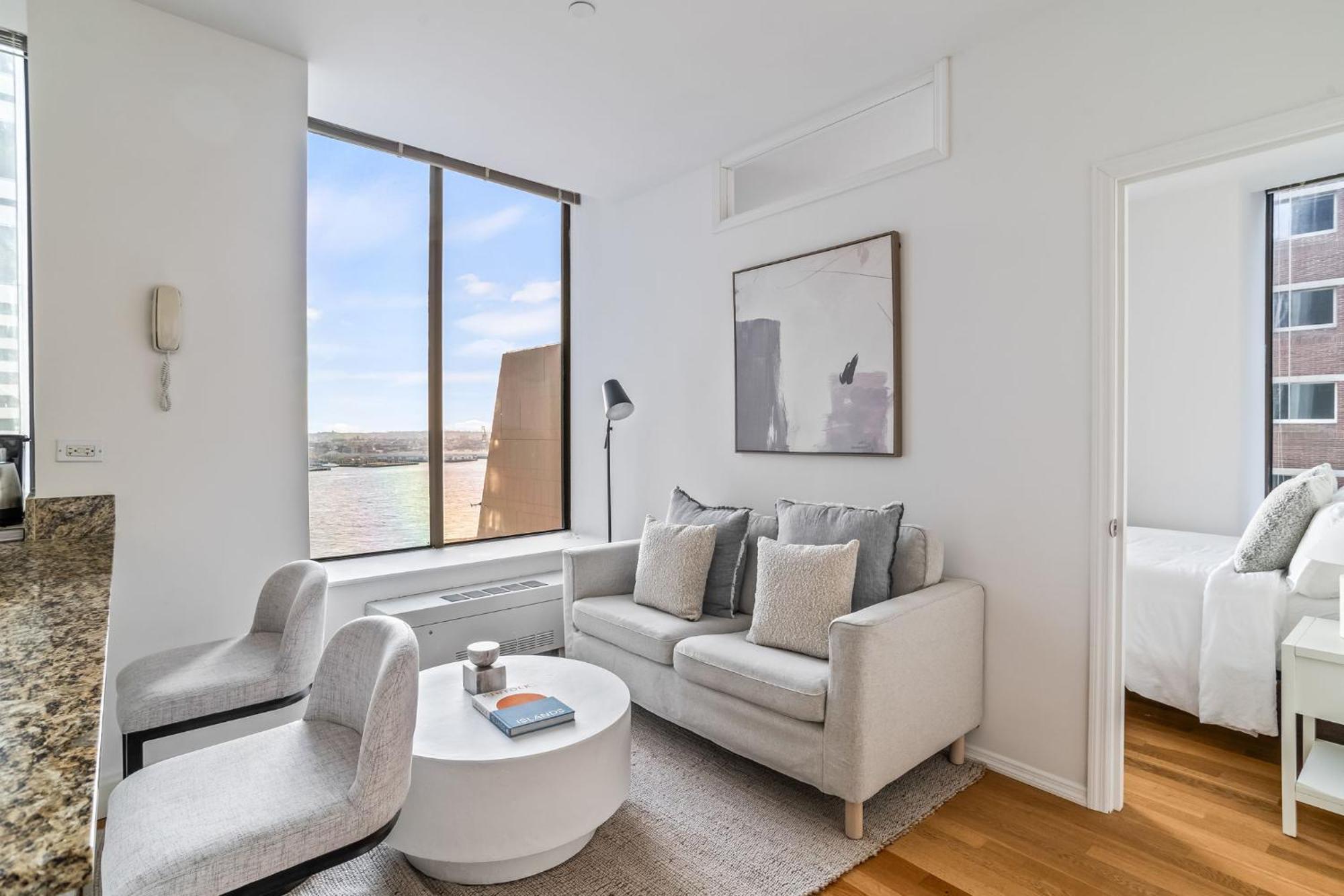 Downtown Modern With 3br And 2ba Apartment *
