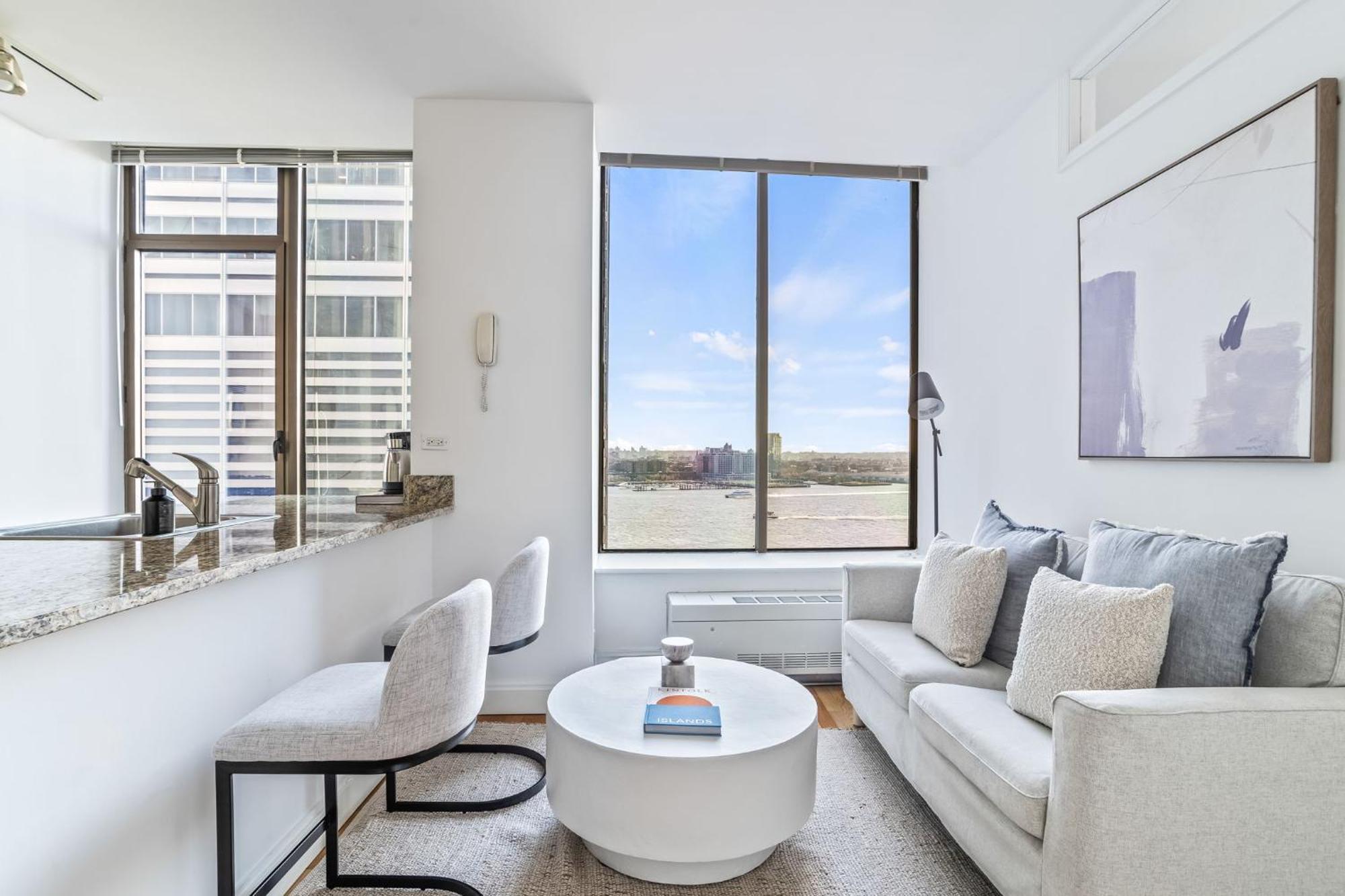 Downtown Modern With 3br And 2ba *