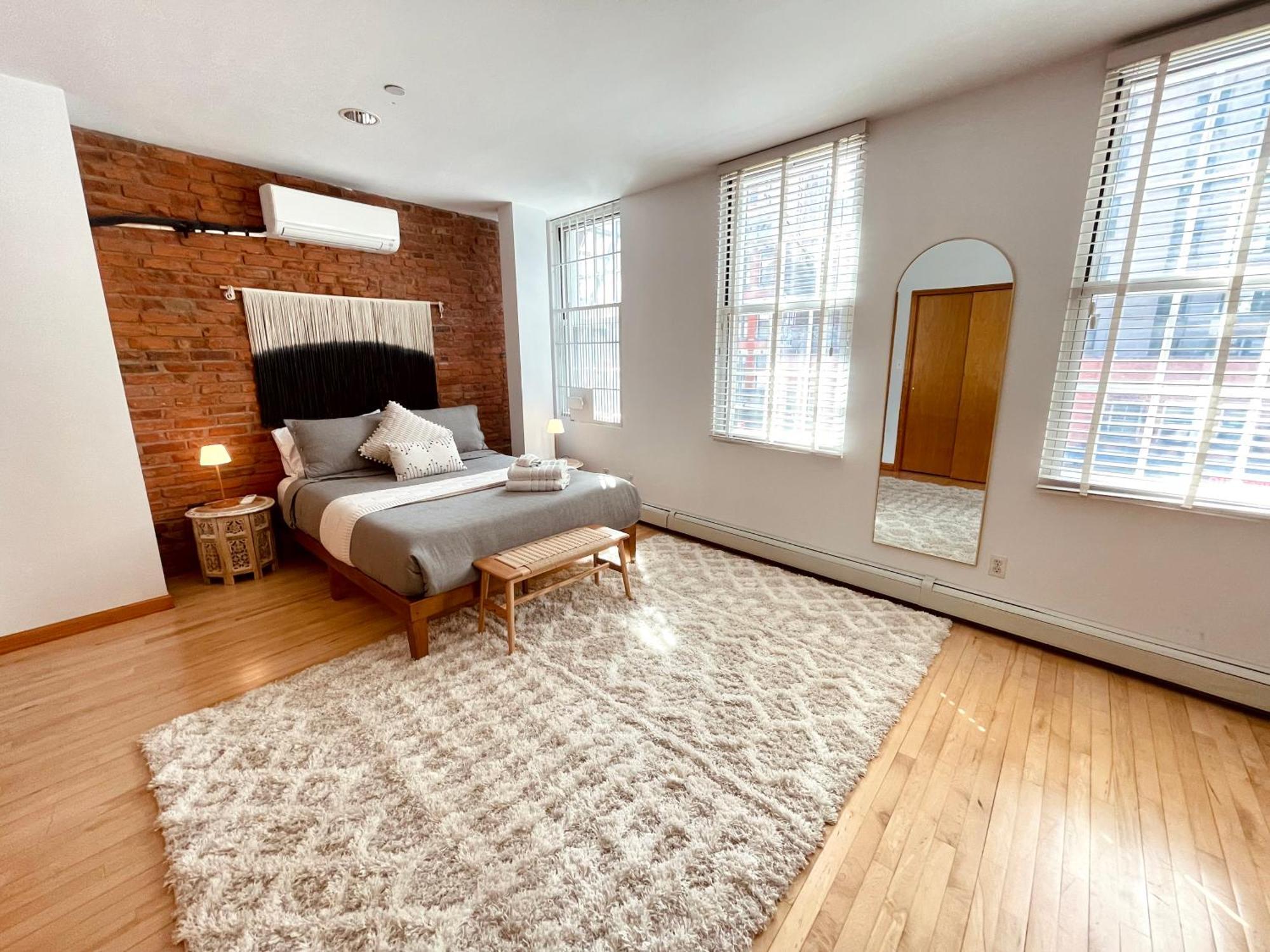 Căn hộ Gorgeous Soho Duplex Brownstone *