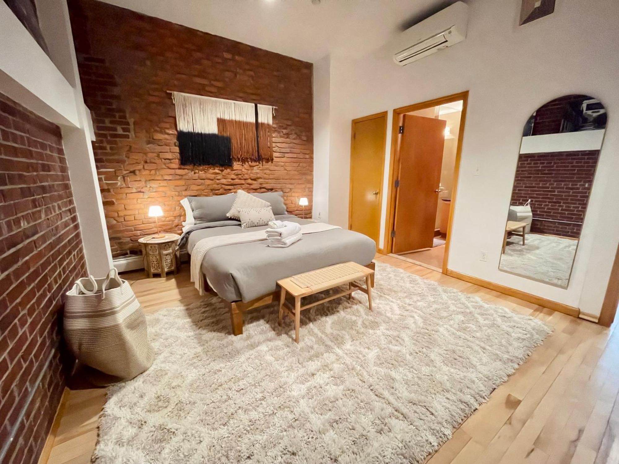 Căn hộ Gorgeous Soho Duplex Brownstone *