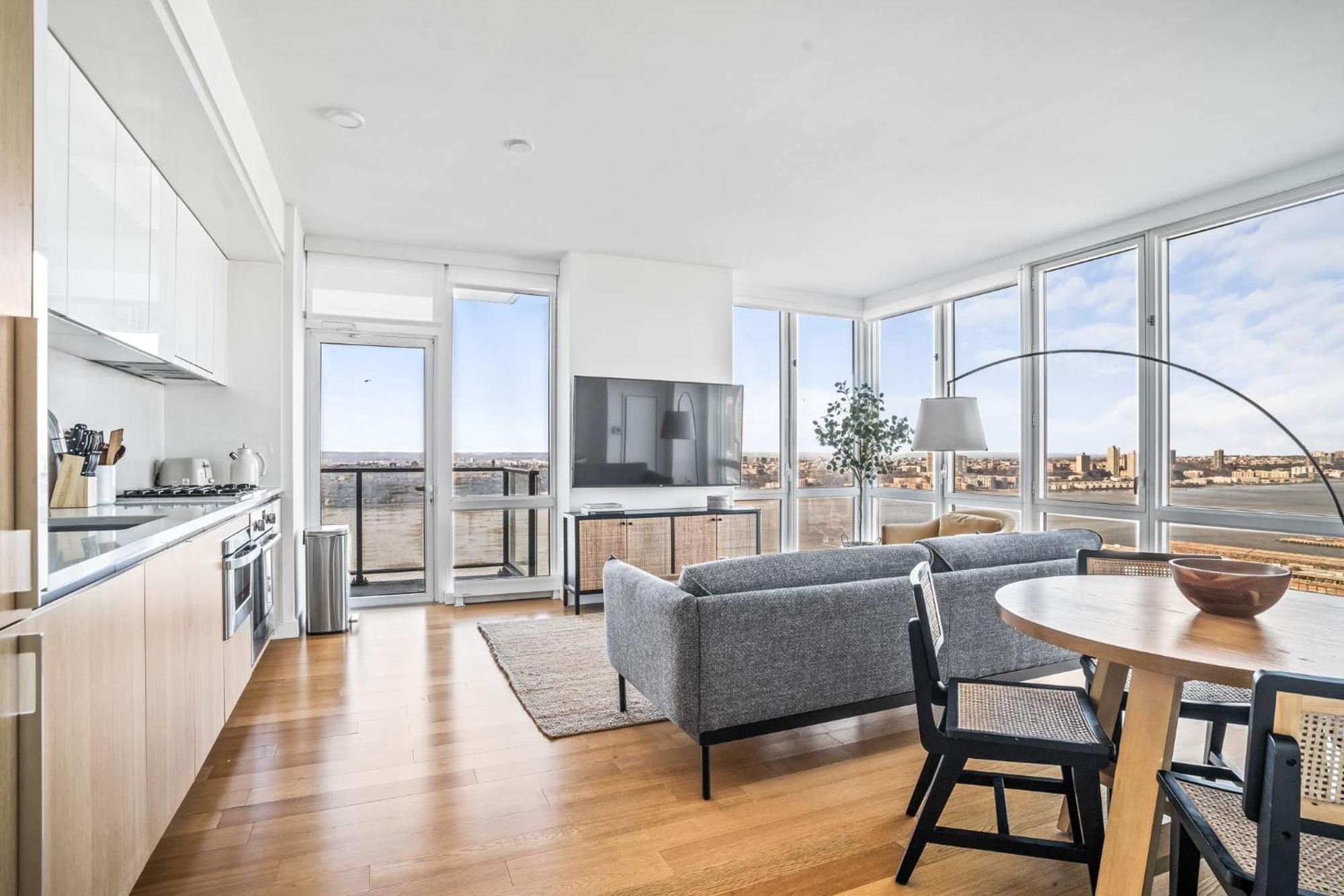 Cloud Crest Apt 2bd 2bath New York