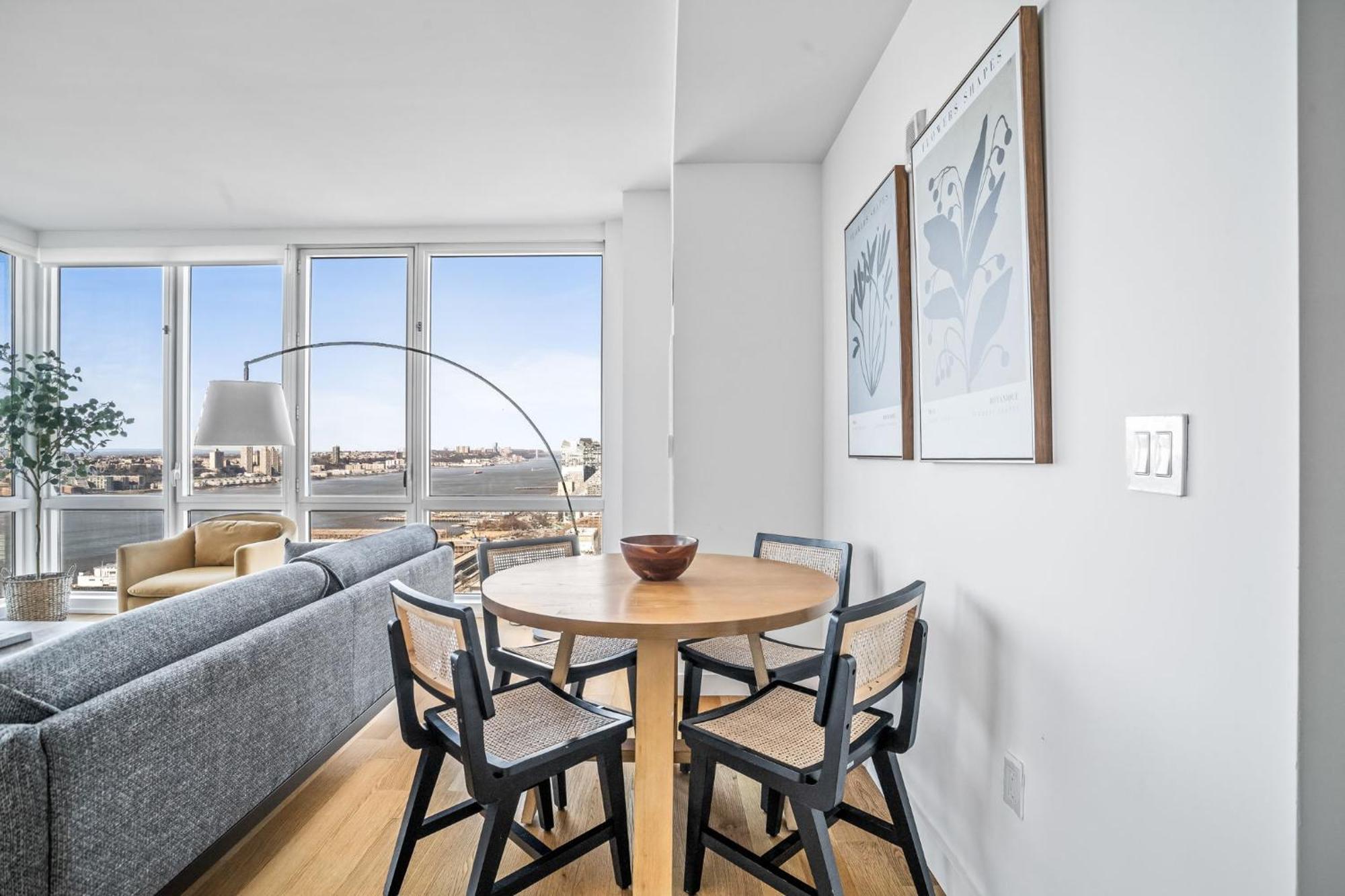 Cloud Crest Apt 2bd 2bath * New York
