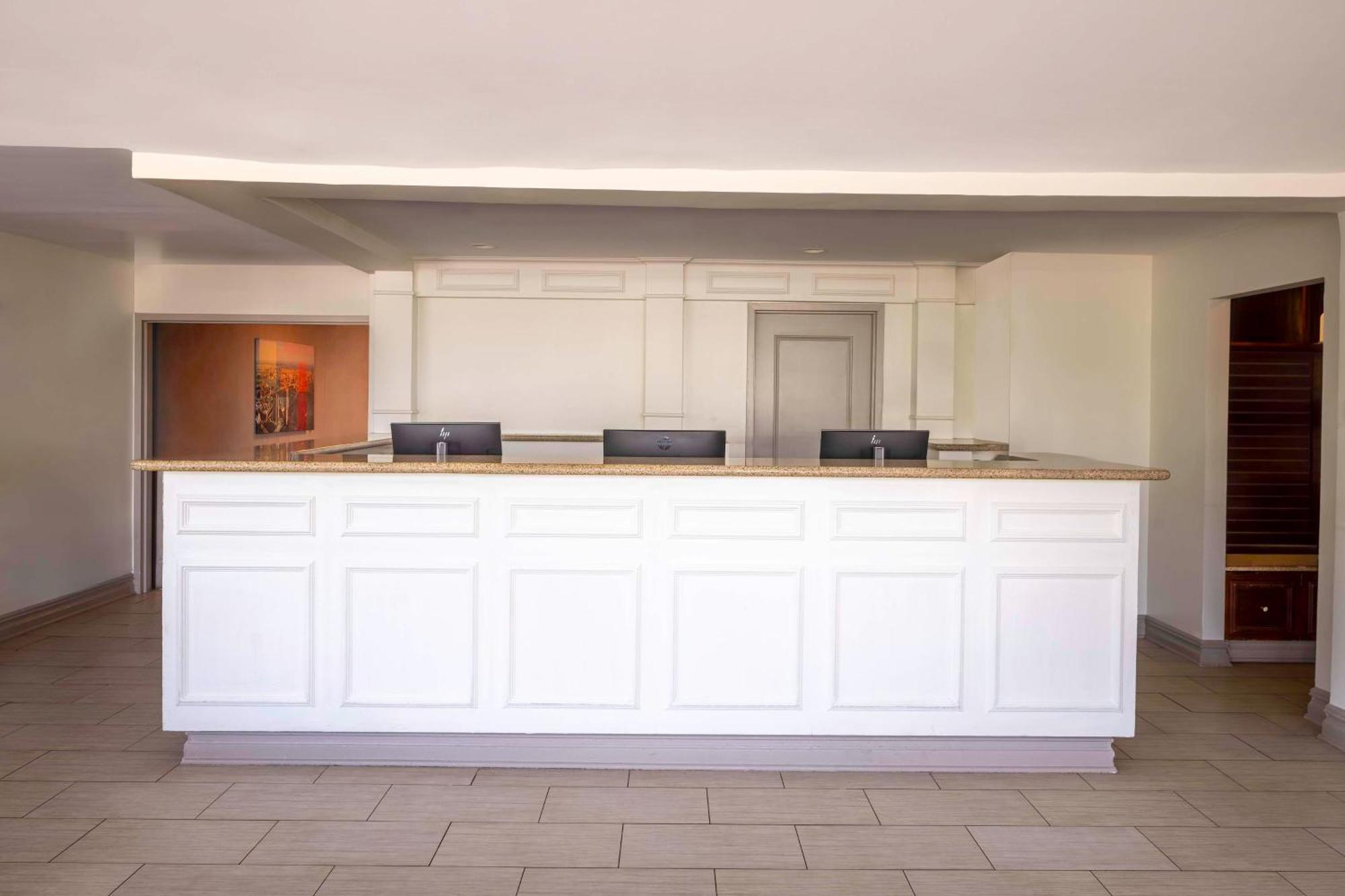 Khách sạn Hilton Garden Queens Jfk - Newly Renovated 3*