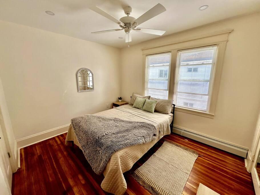 Modern - 3 Bedrooms, 2 Bathrooms Căn hộ New York