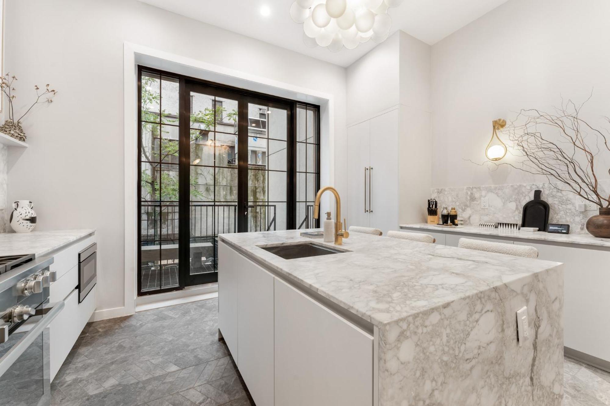 Luxurious Harlem With Modern Amenities, Outdoor Patio! Nova York