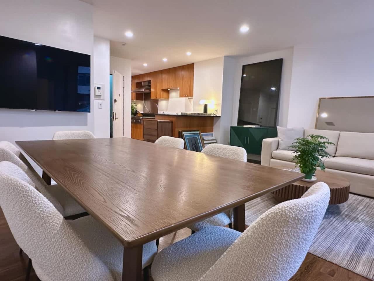 Private Townhome Near Un Casa de férias *