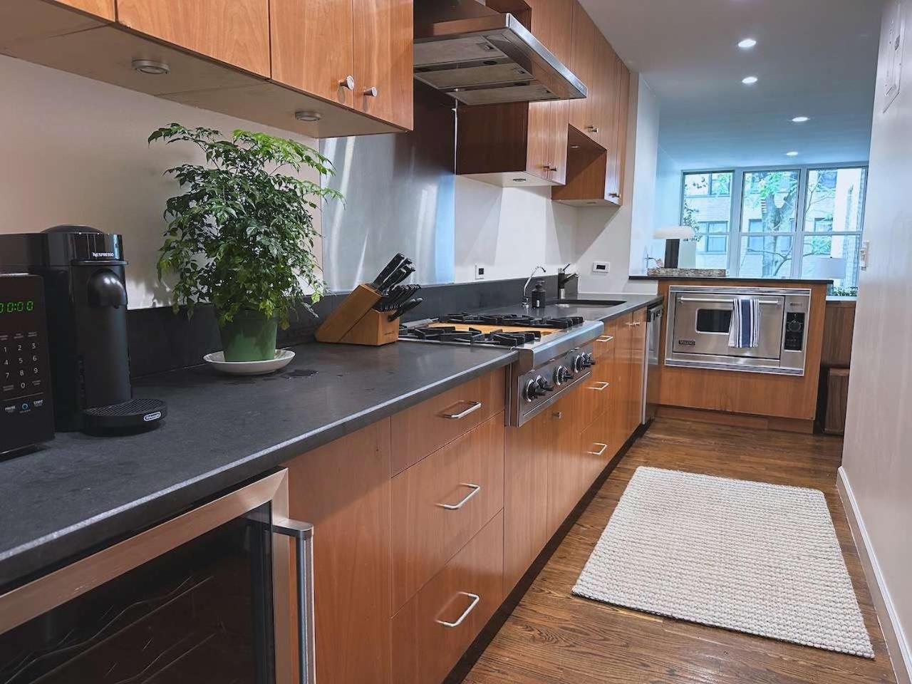 Private Townhome Near Un Casa de férias *
