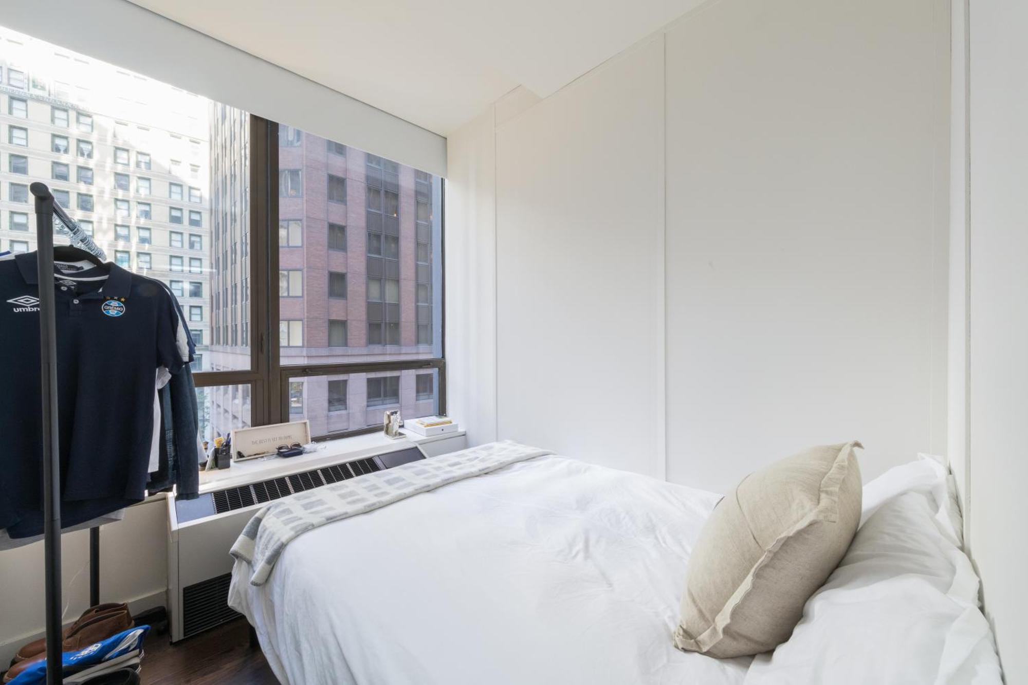 Outstanding & Bright 5bdr & 2 Bth In Downtown Manhattan Apartment