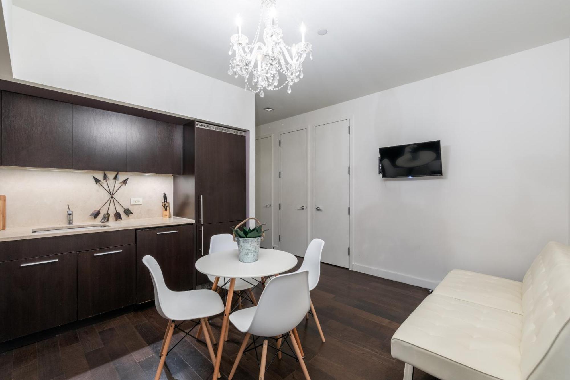 Outstanding & Bright 5bdr & 2 Bth In Downtown Manhattan Apartment New York