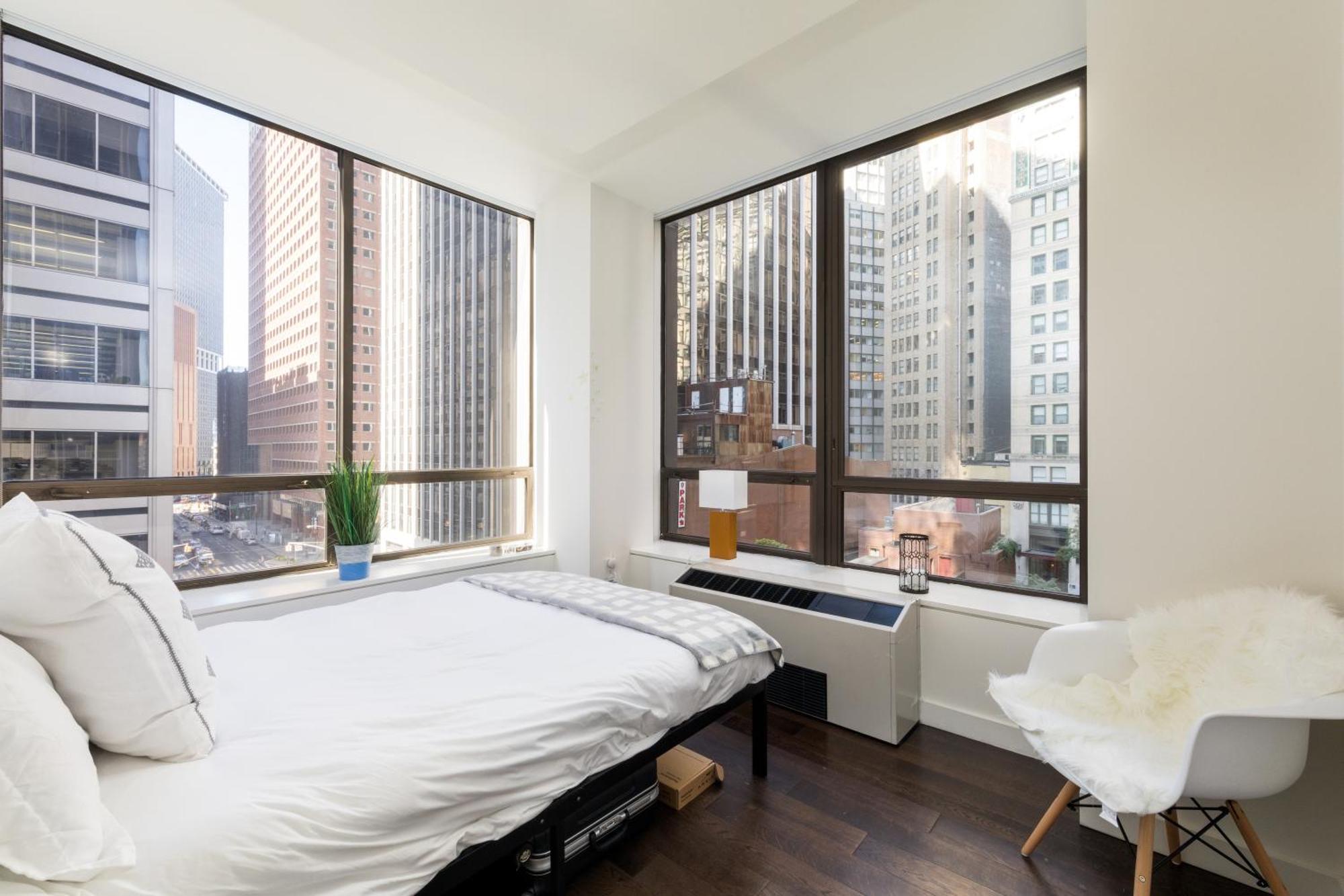 Outstanding & Bright 5bdr & 2 Bth In Downtown Manhattan Apartment *
