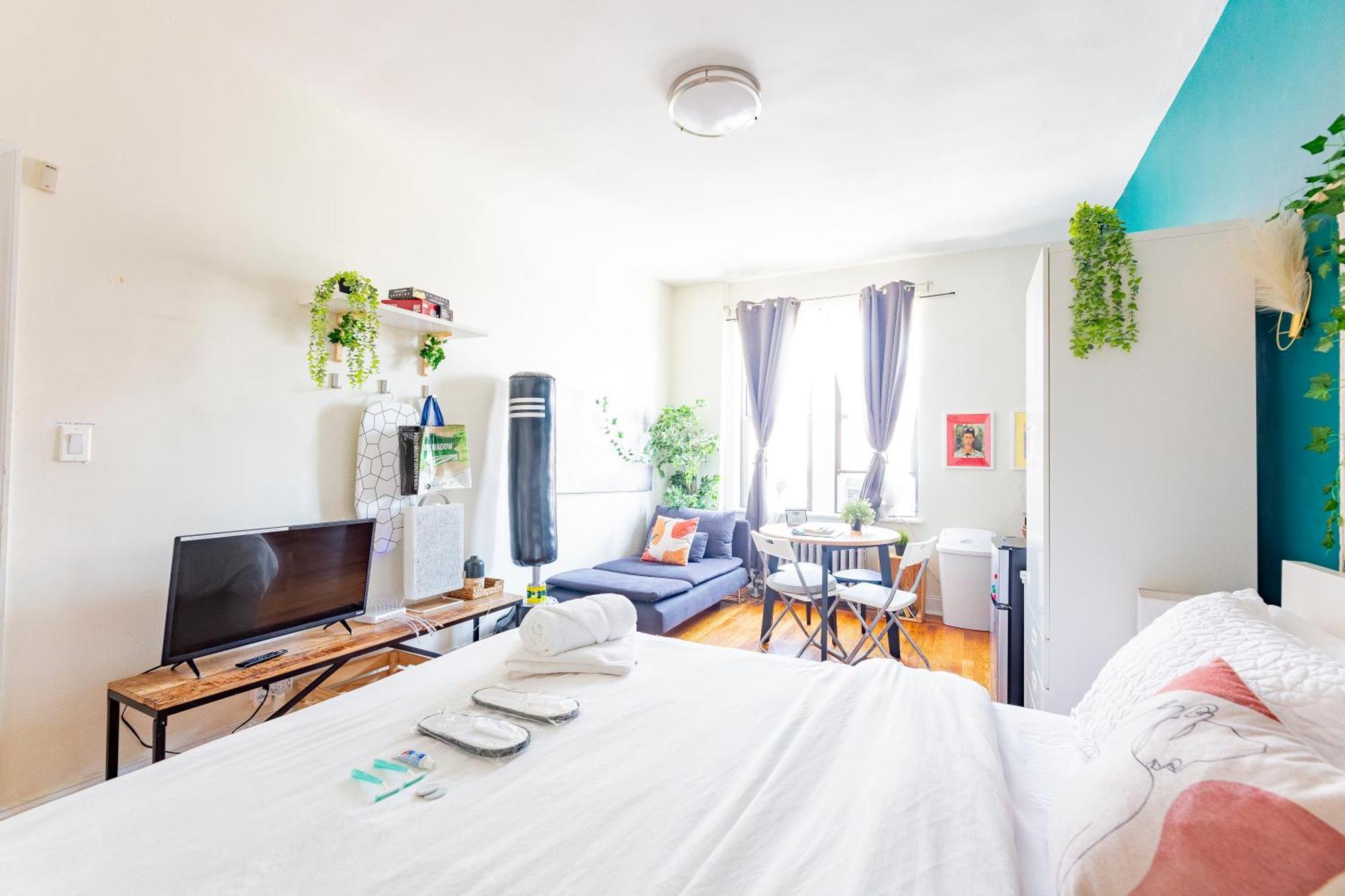 Boho By Delicate Only 25 Min To Times Square Near Citi Field, Us Open Shared Bathroom Cat Friendly Only Apartment *