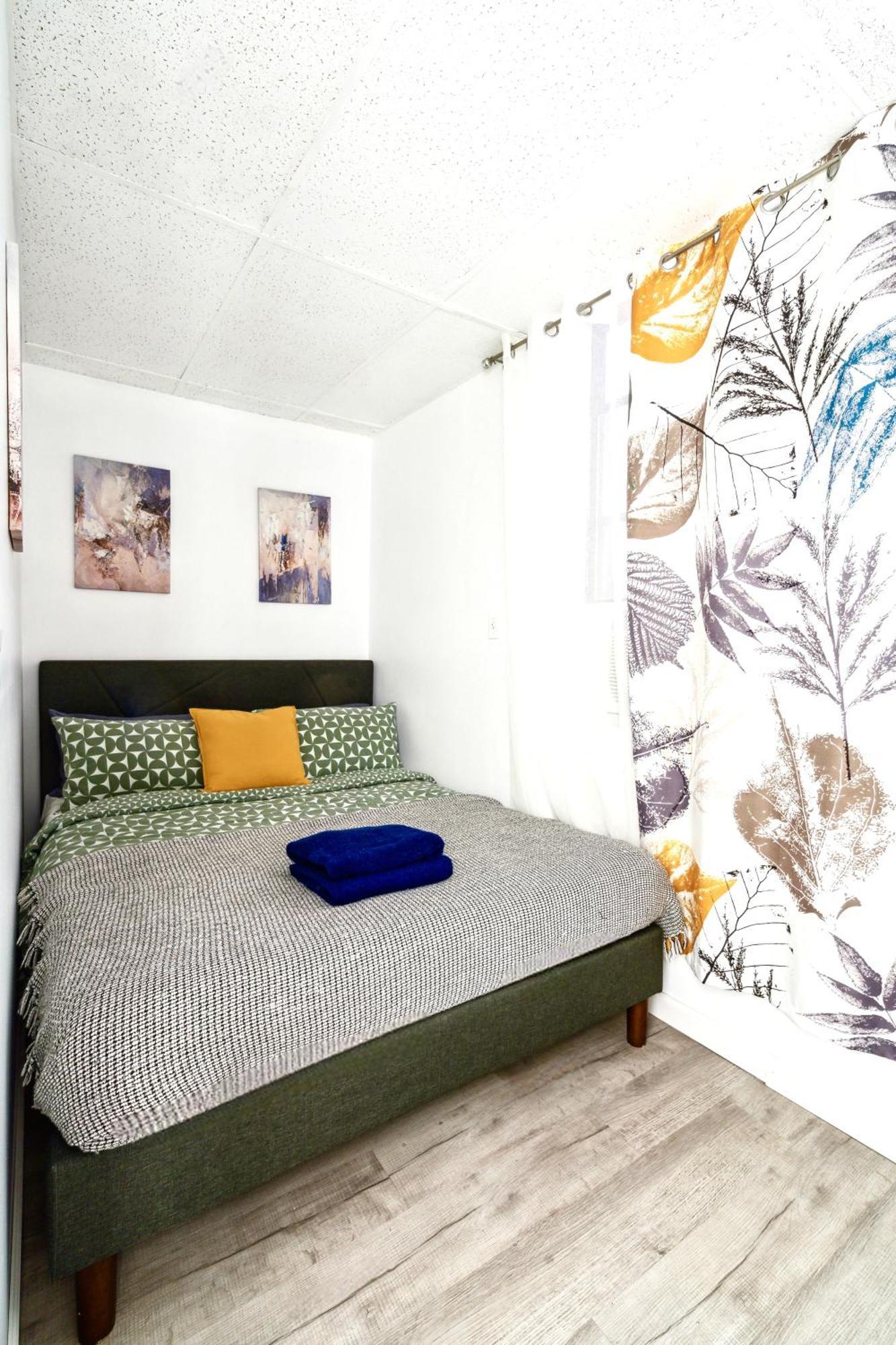 Apartment 2 Bedroom Cozy *