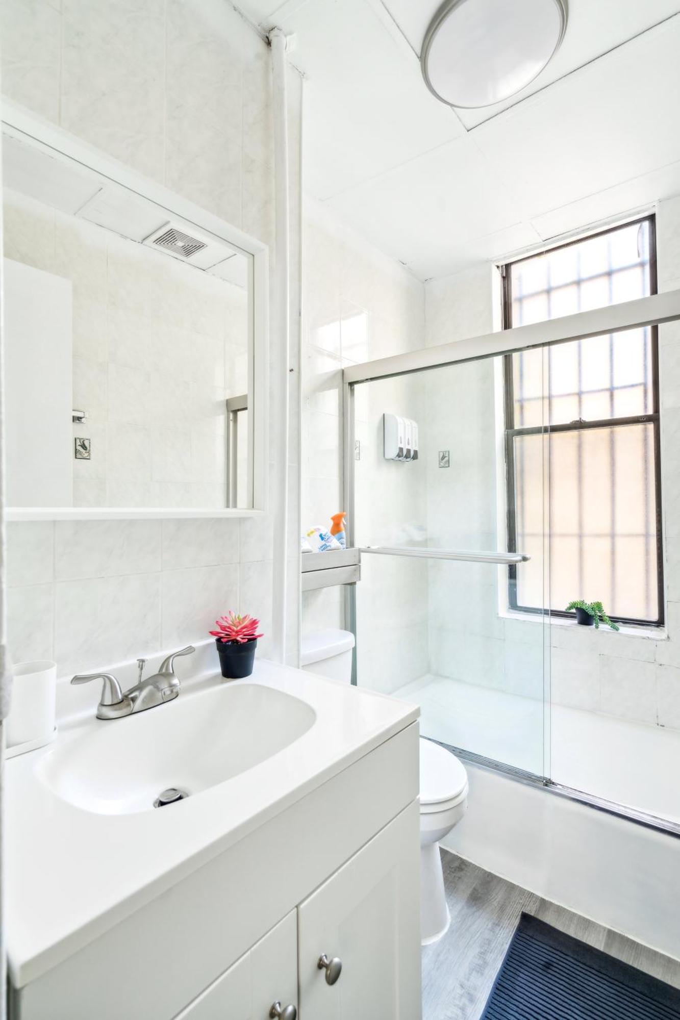 2 Bedroom Cozy New York