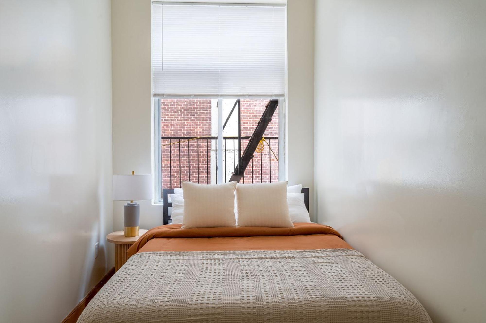 Wonderful 3br 1bath Only Steps From Times Square & Park * New York