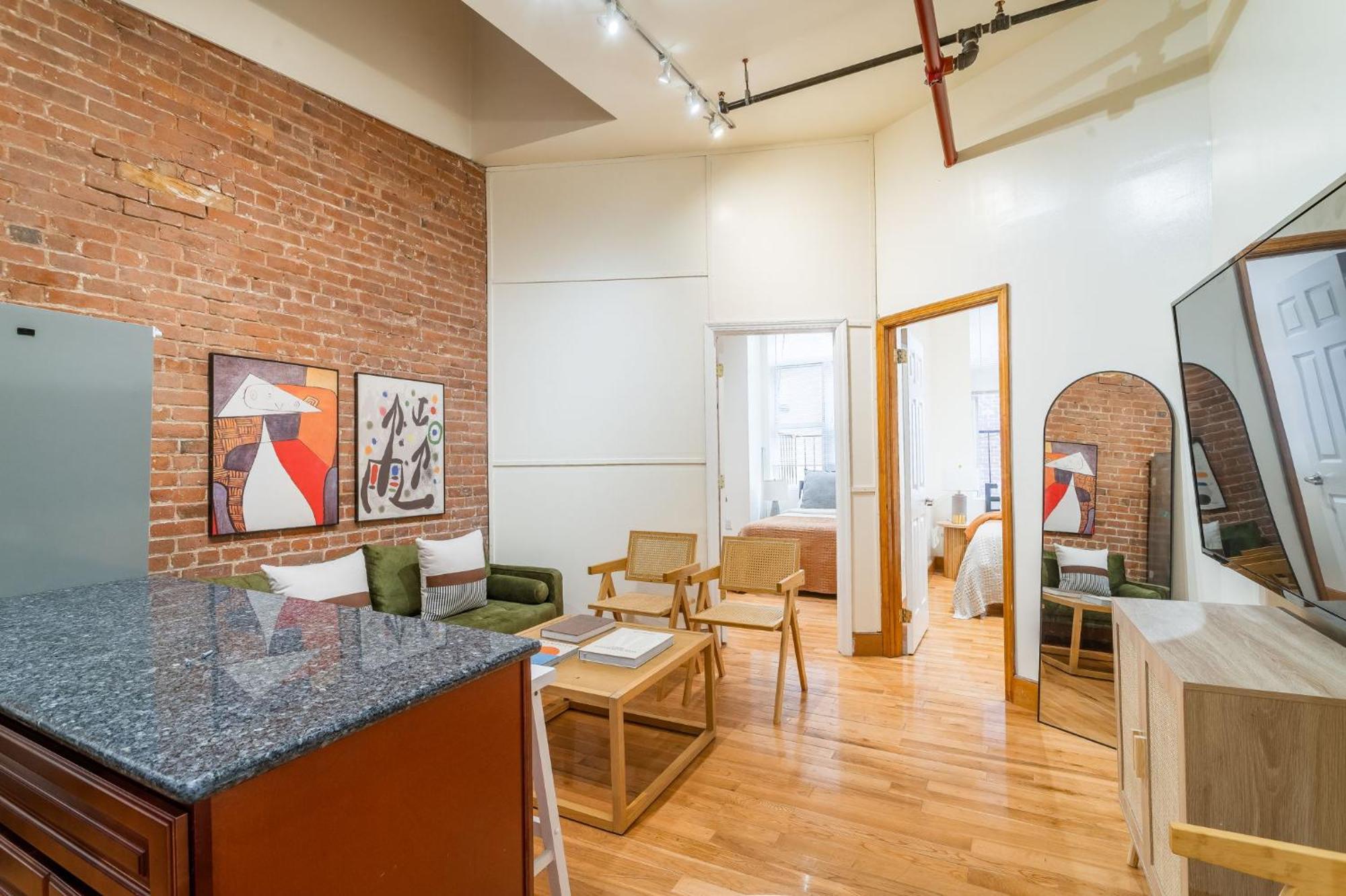Wonderful 3br 1bath Only Steps From Times Square & Park *