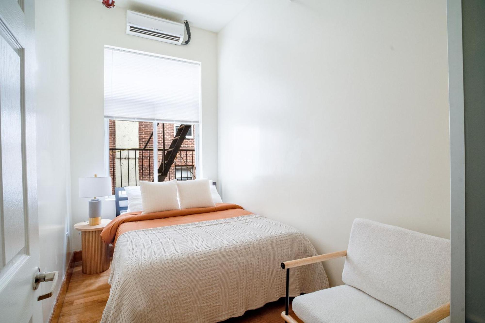 Wonderful 3br 1bath Only Steps From Times Square & Park Apartment