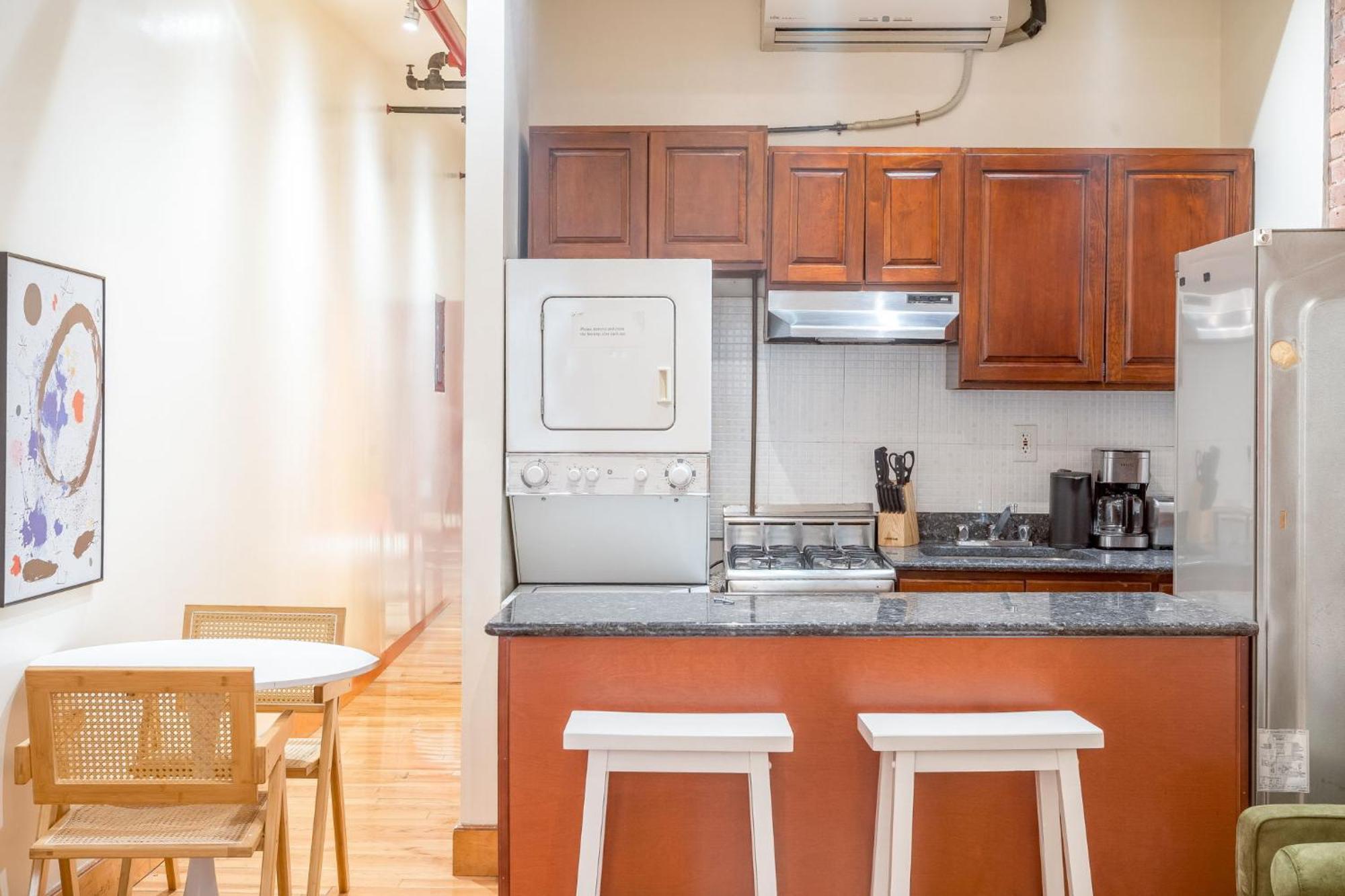 Apartment Wonderful 3br 1bath Only Steps From Times Square & Park *