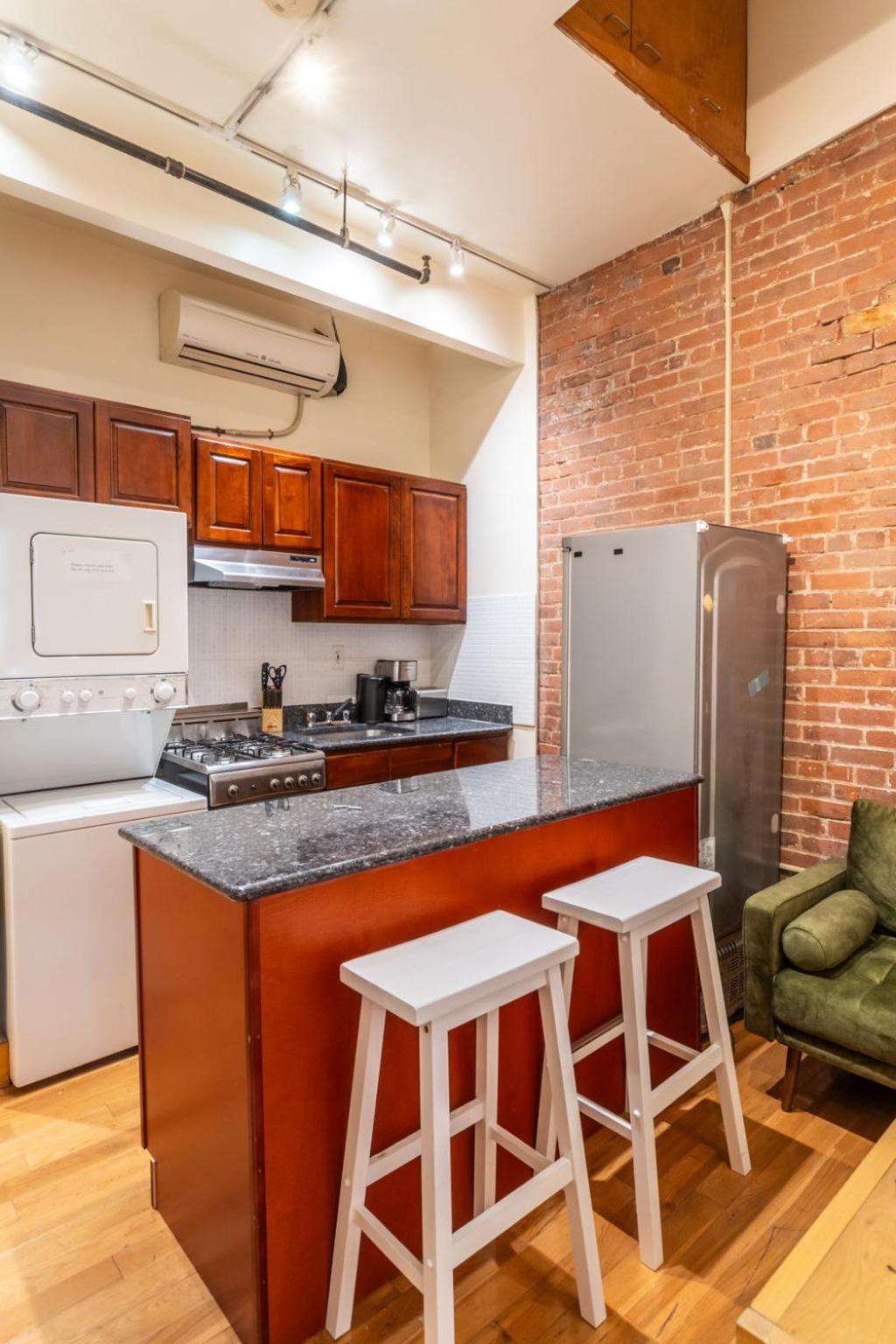 Apartment Wonderful 3br 1bath Only Steps From Times Square & Park *