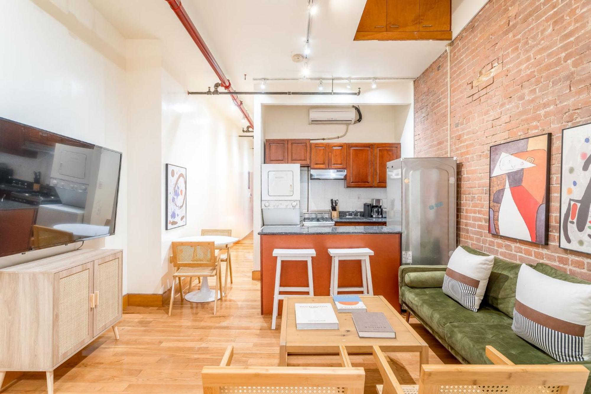 Wonderful 3br 1bath Only Steps From Times Square & Park *