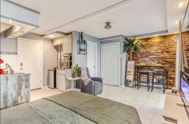 Apartamento Brooklyn Spacious Space With Private Entrance, Bathroom, & Backyard - Full-kitchen *