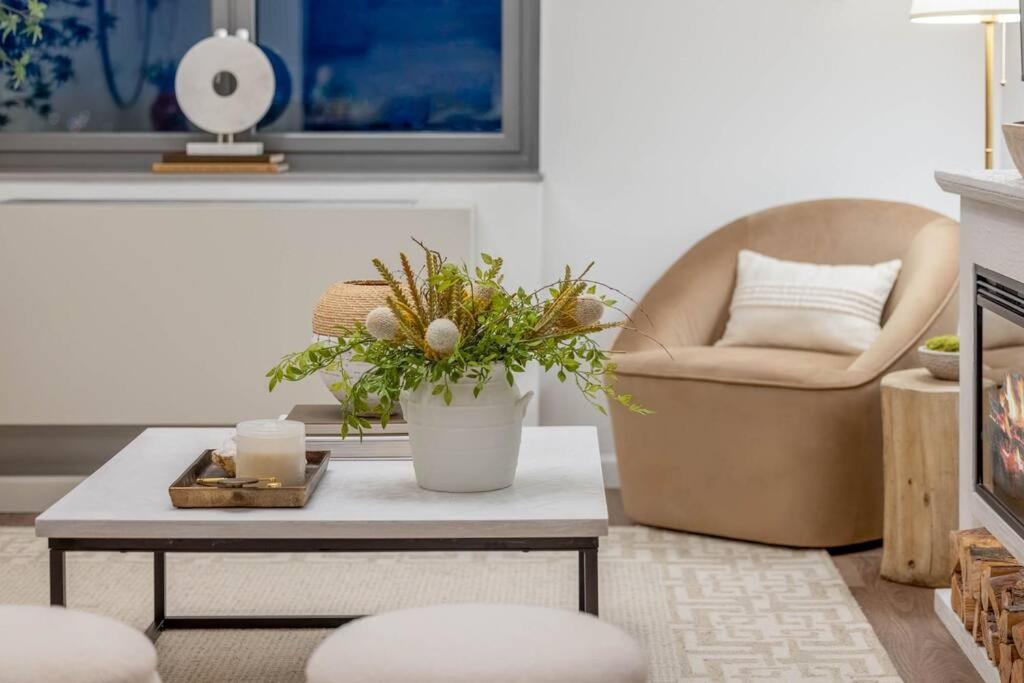 Designer Apt For 6, City Views, Near Times Square! Apartment *