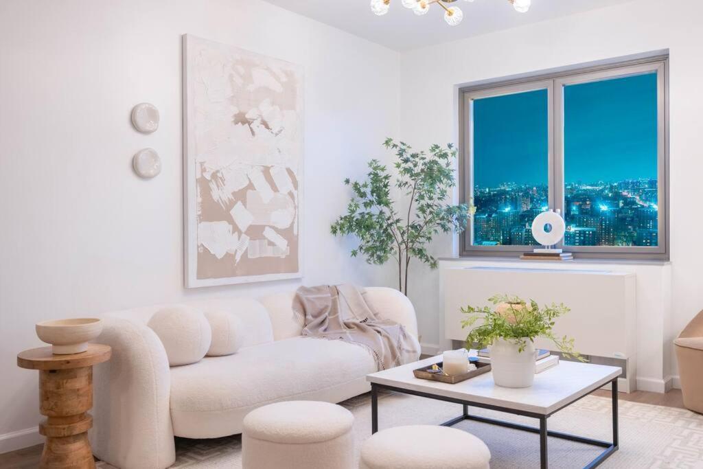 Designer Apt For 6, City Views, Near Times Square! Apartment *