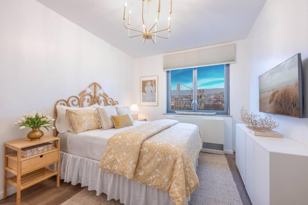 Designer Apt For 6, City Views, Near Times Square! * New York