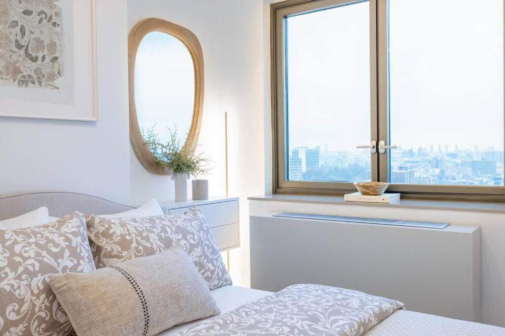 Designer Apt For 6, City Views, Near Times Square! Apartment