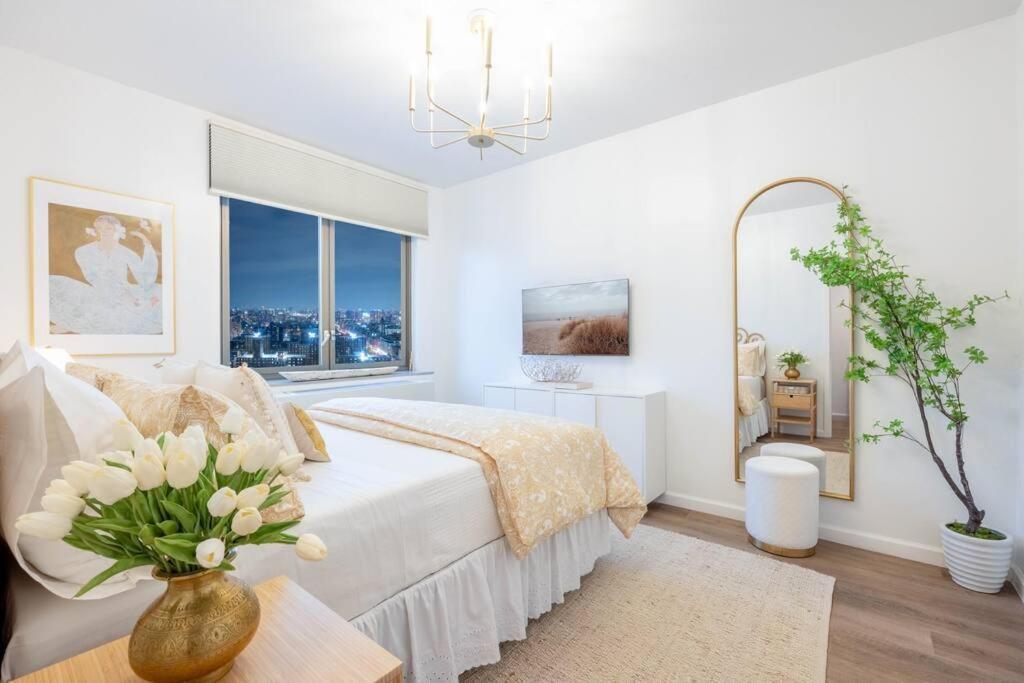 Designer Apt For 6, City Views, Near Times Square! Apartment *